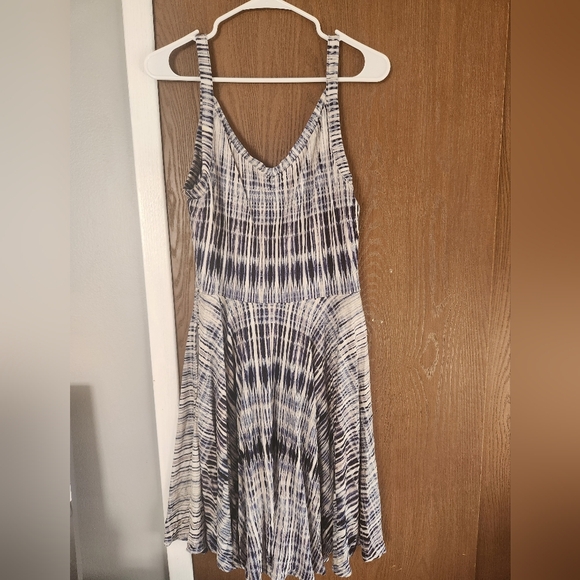Artistan NY Dress - Picture 2 of 3